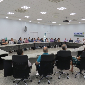 Deputado federal Evandro Roman e lideranças de Marechal Cândido Rondon e região, além de empresários de diversos segmentos e autoridades políticas se reuniram para discutir o assunto 