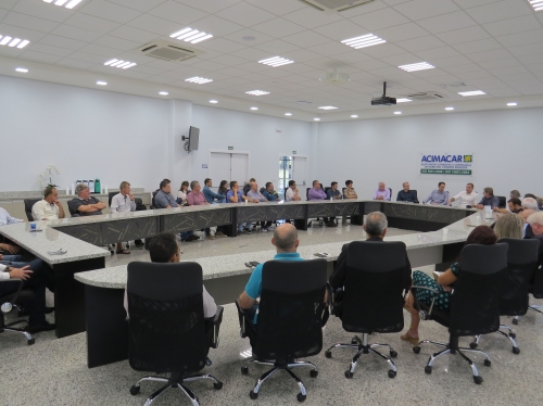 Deputado federal Evandro Roman e lideranças de Marechal Cândido Rondon e região, além de empresários de diversos segmentos e autoridades políticas se reuniram para discutir o assunto 